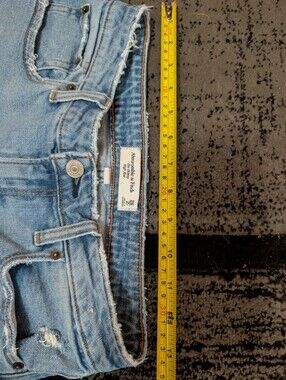 Abercrombie & Fitch Curve Love High-Rise Jeans 2/26